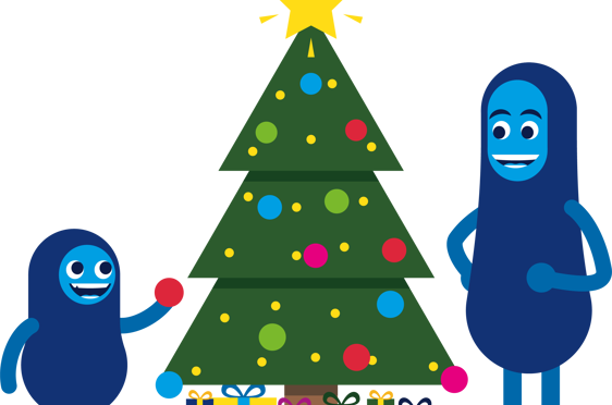 AKS-figurer pynter juletre