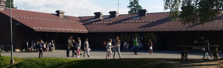 Skolegård Bakås skole. Skolegård Bakås skole.