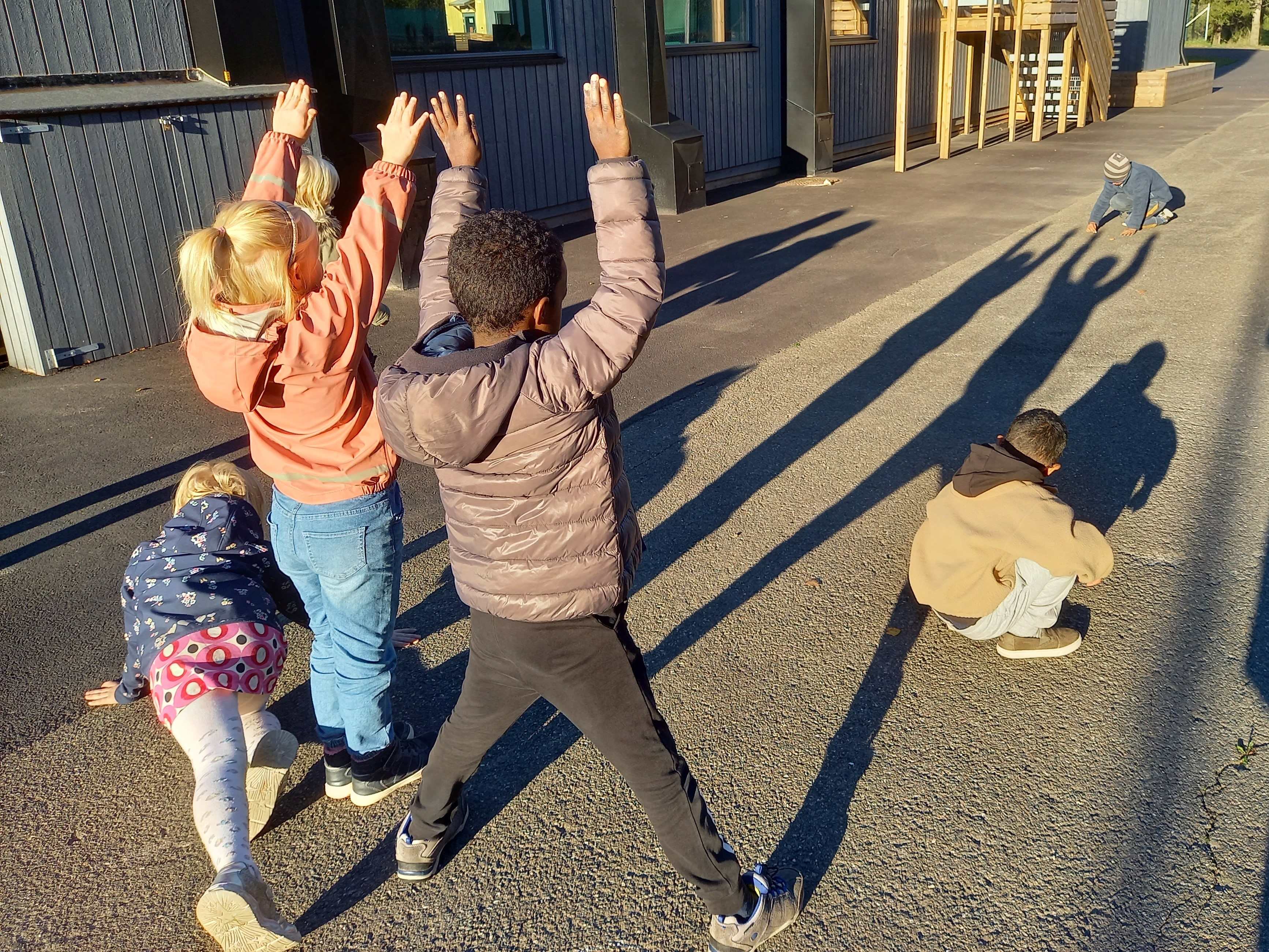 Workshop om lys og skygge i forbindelse med vår nye skolegård.